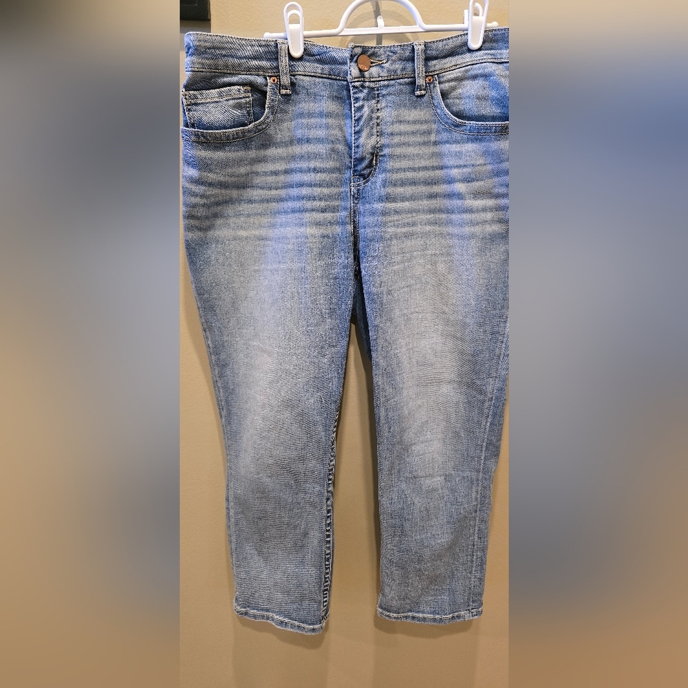 BKE   Gabby, Curvy Fit, Cuffed Stretch Capri Jean, Size 31